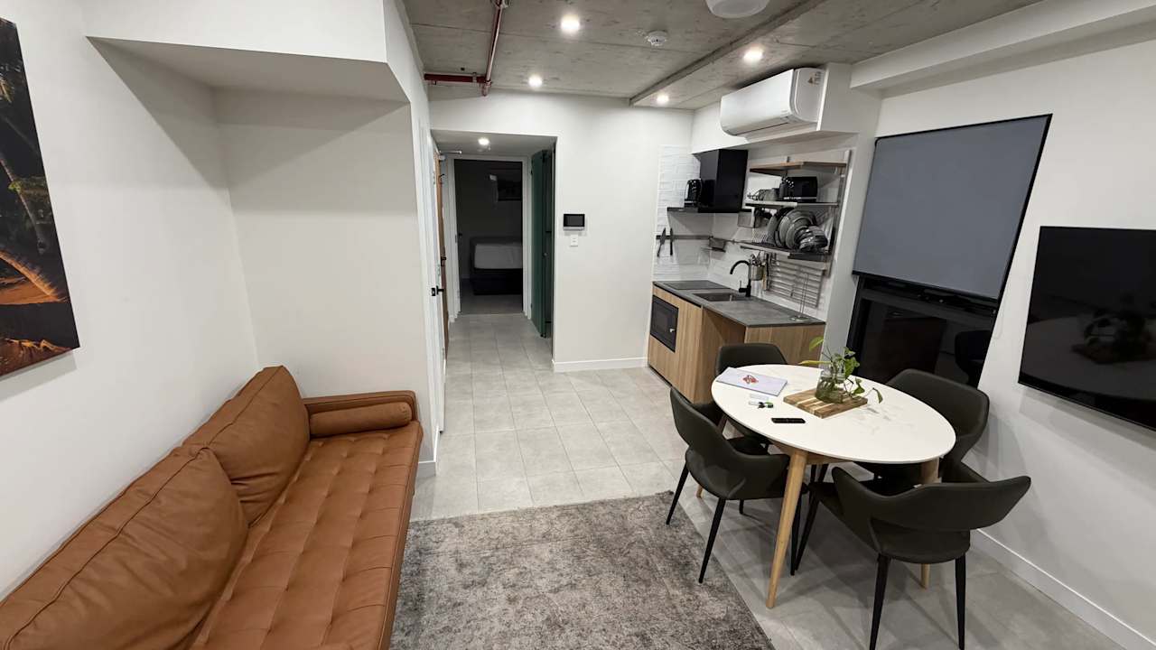 Furnished room with ensuite in a flatshare