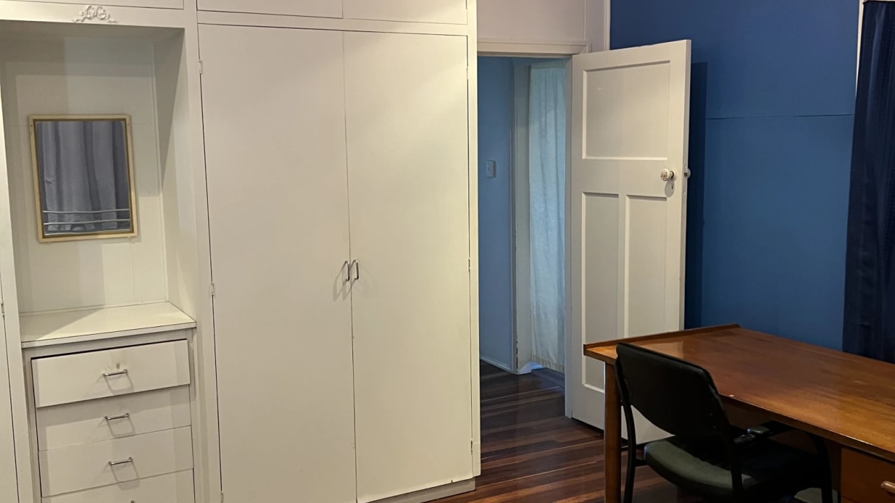 Room in a share house