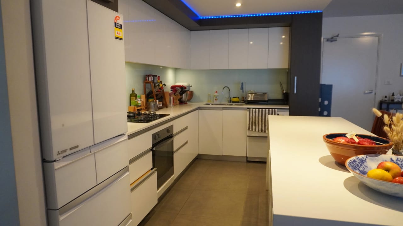 Furnished room with ensuite in a flatshare