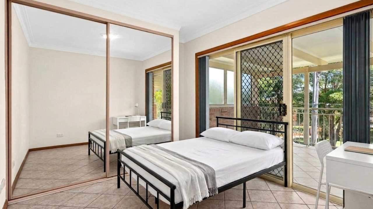 Furnished room in a share house