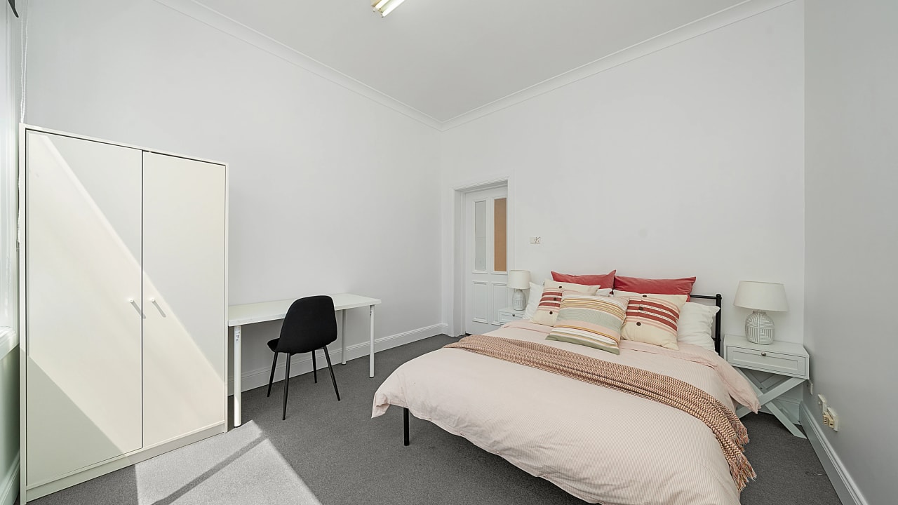 Room in a share house