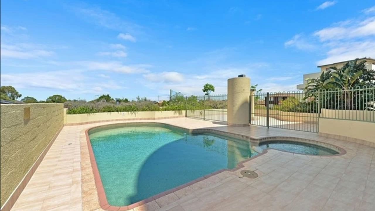 Whole property with 2 rooms for rent