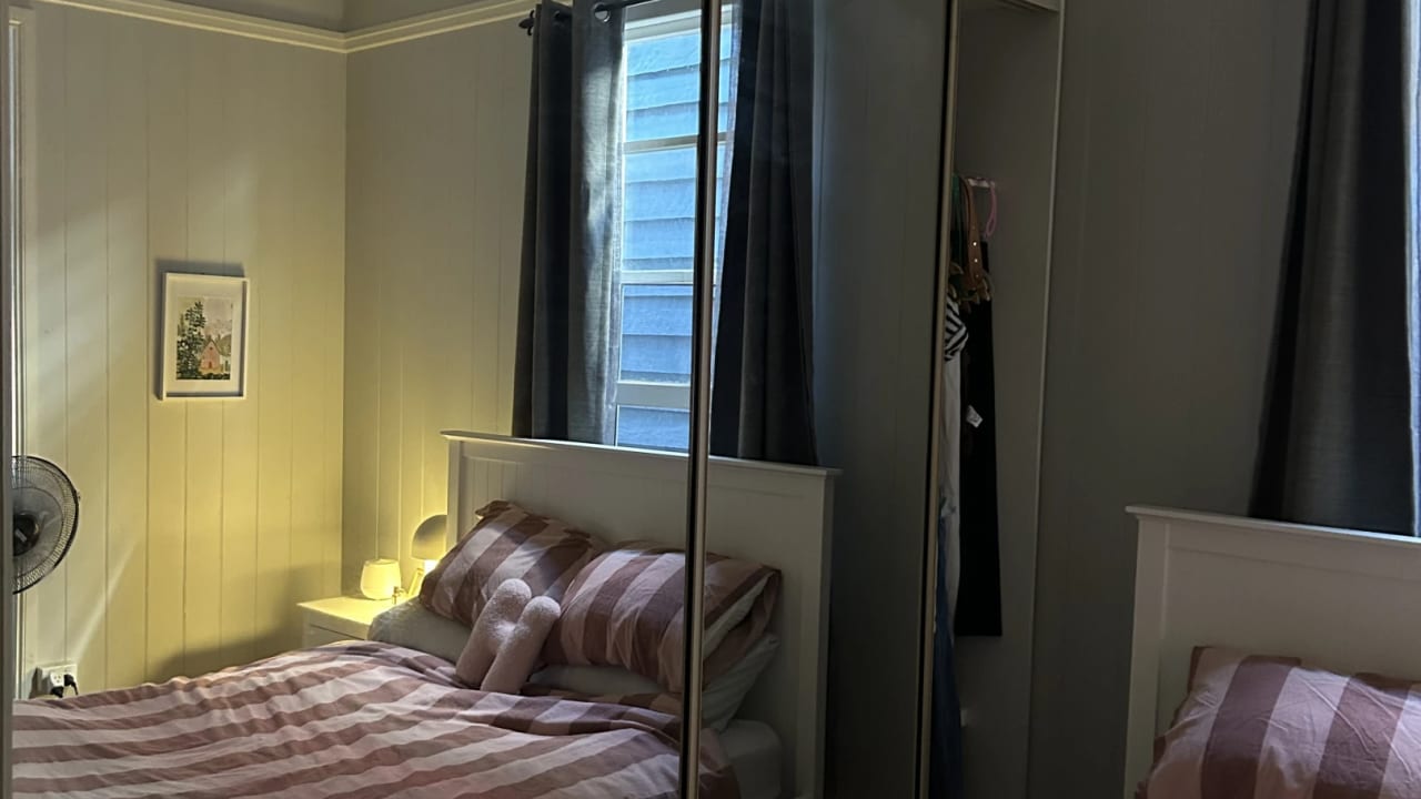 Room in a share house