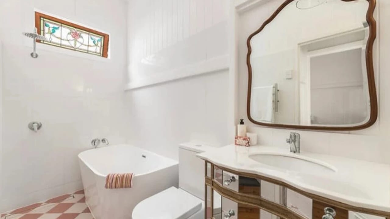 Furnished room with own bathroom