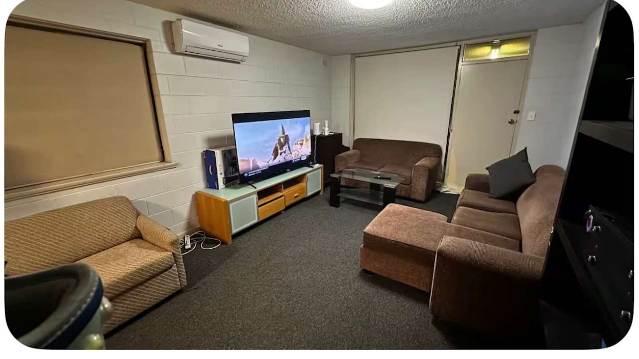 Furnished room in a flatshare