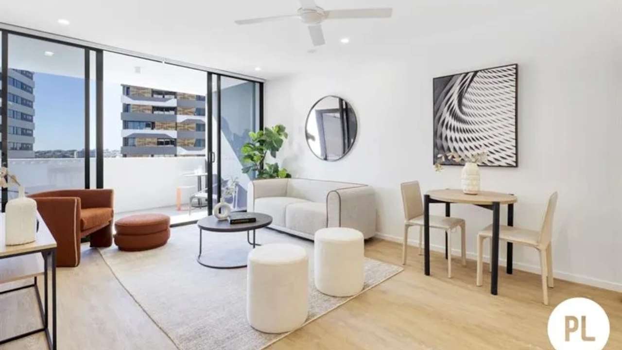 Unfurnished room with own bathroom