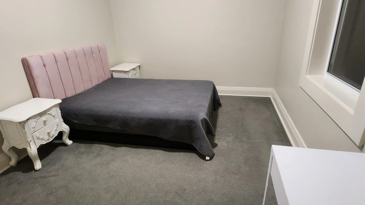 Furnished room in a flatshare