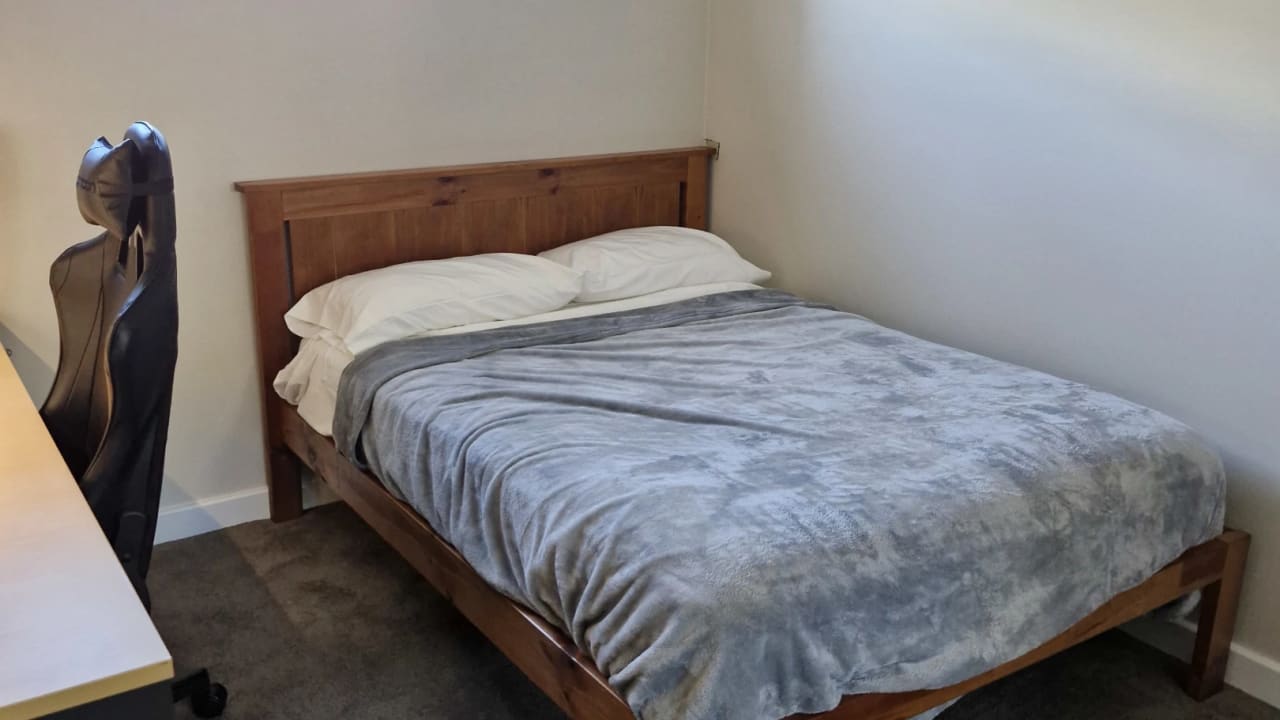 Furnished room with own bathroom