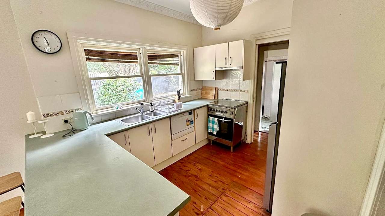 Room in a share house