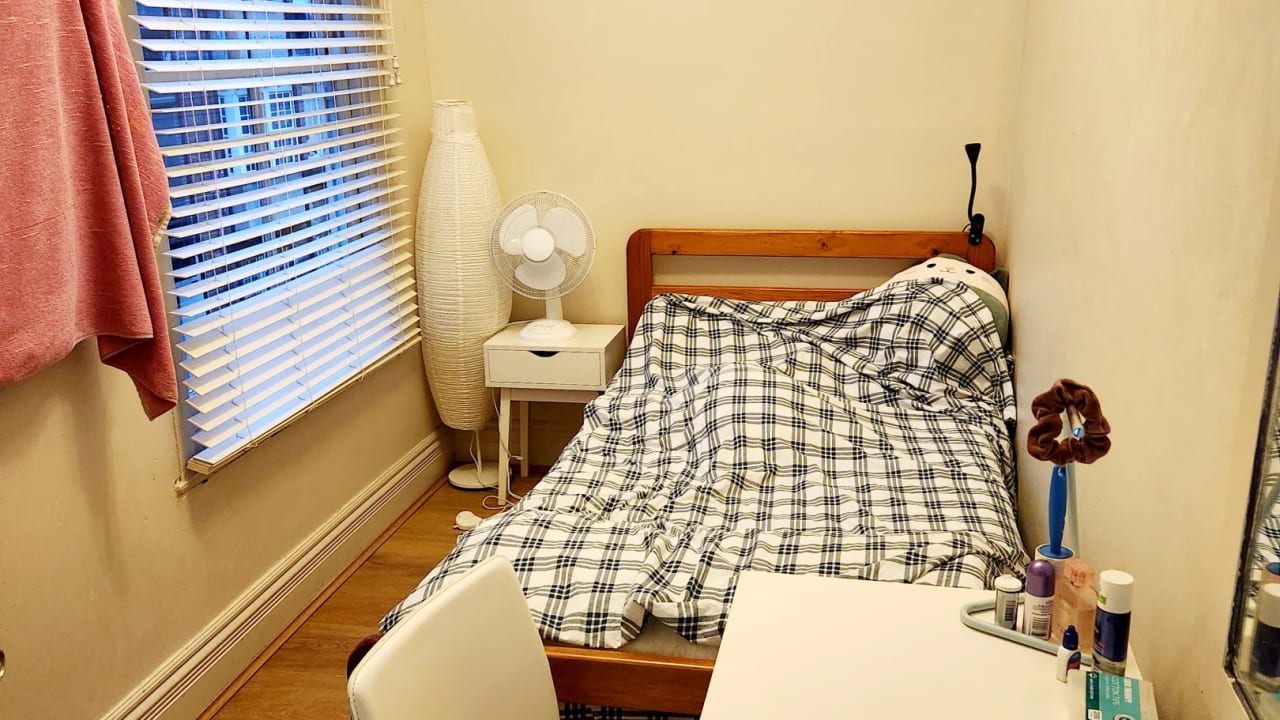 Furnished room in a share house