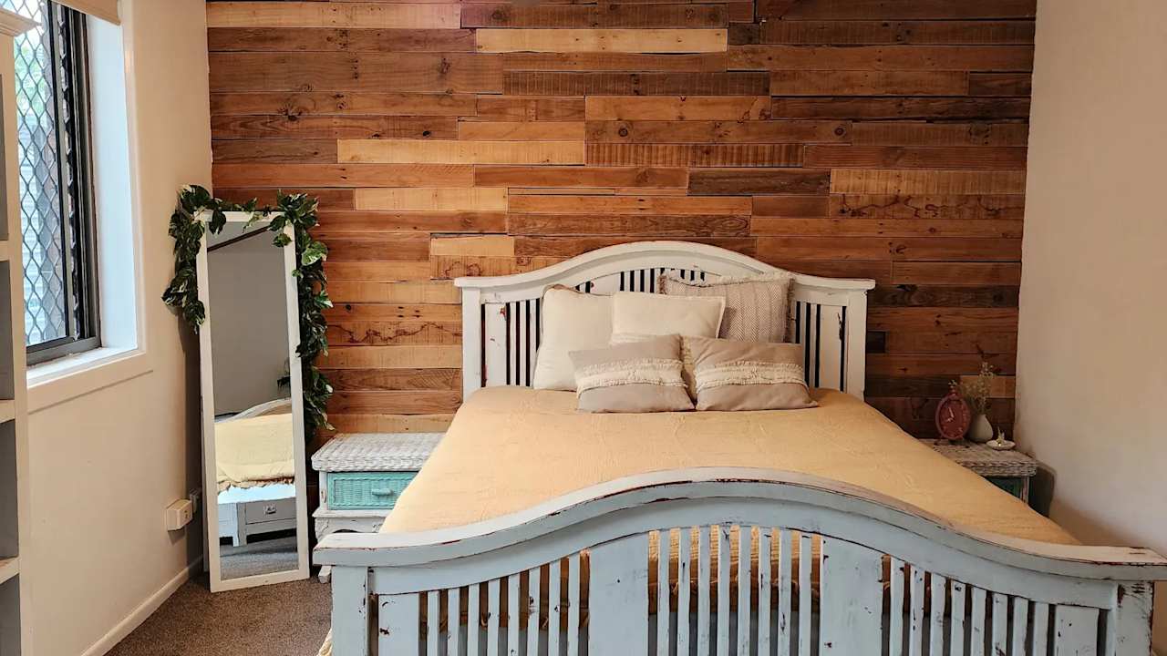 Furnished room in a share house