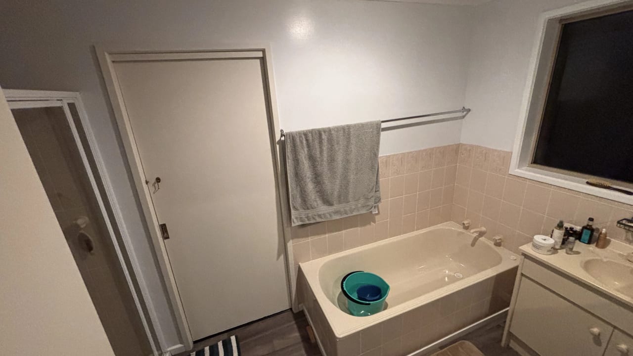 Room in a share house