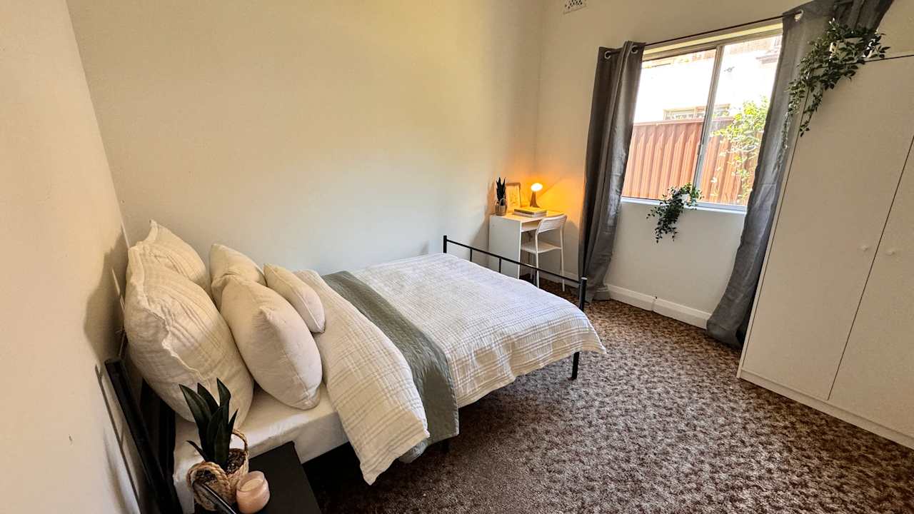 Furnished room in a share house