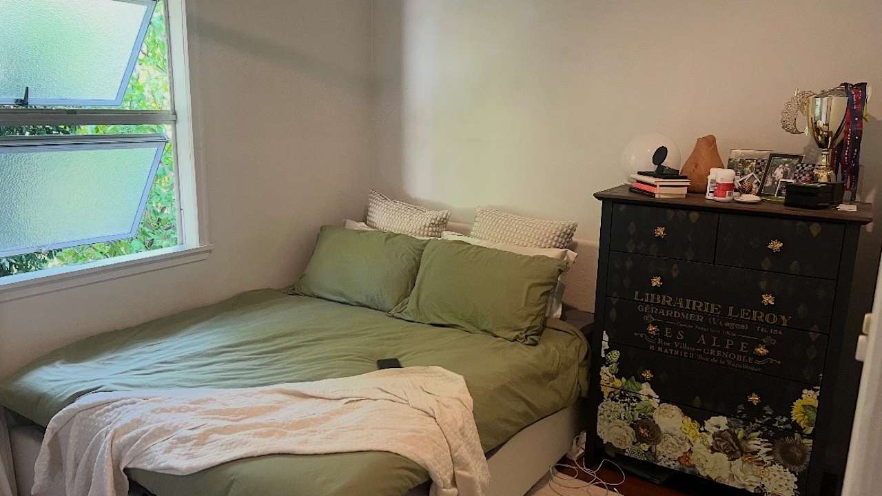 Unfurnished room in a share house