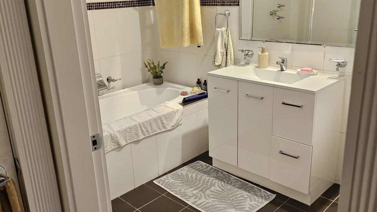 Furnished room in a share house