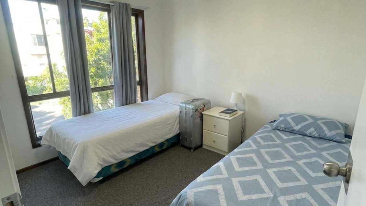 Furnished room in a flatshare