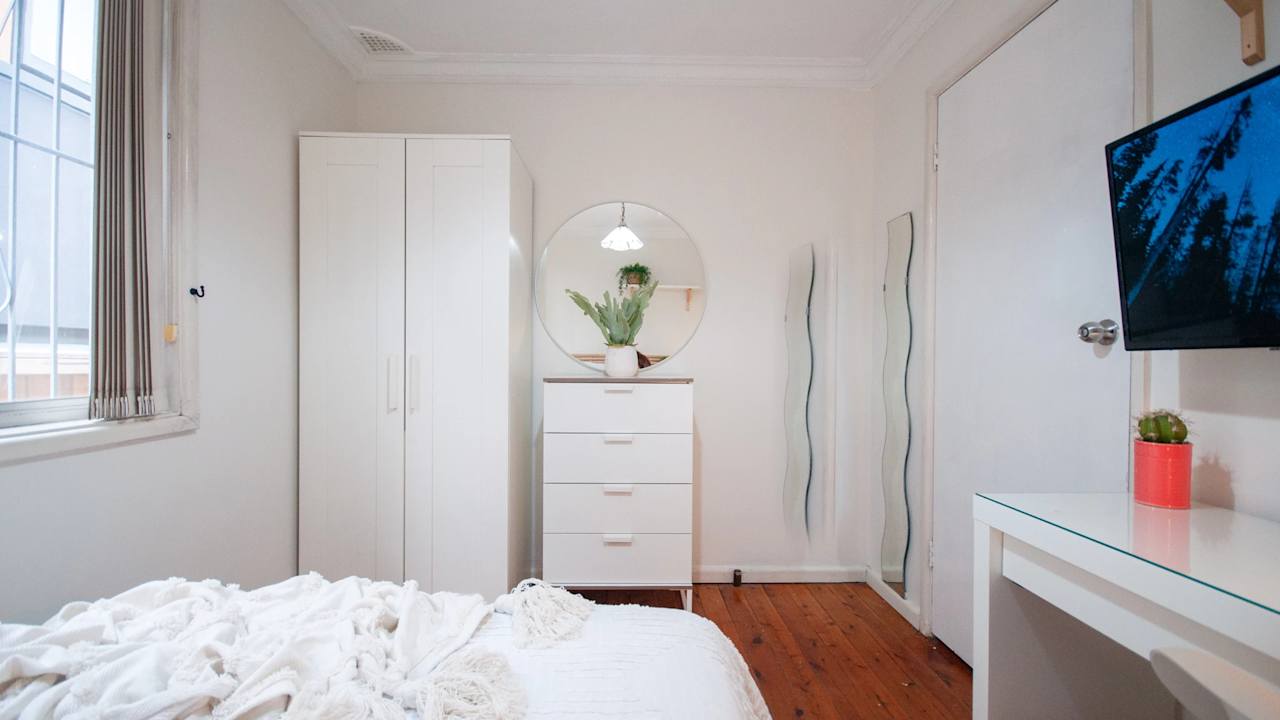 Furnished room in a share house