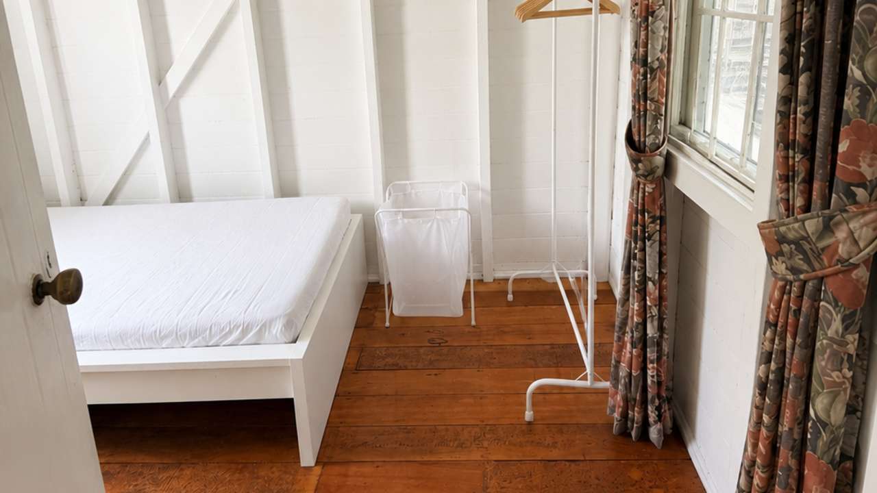 Room in a share house
