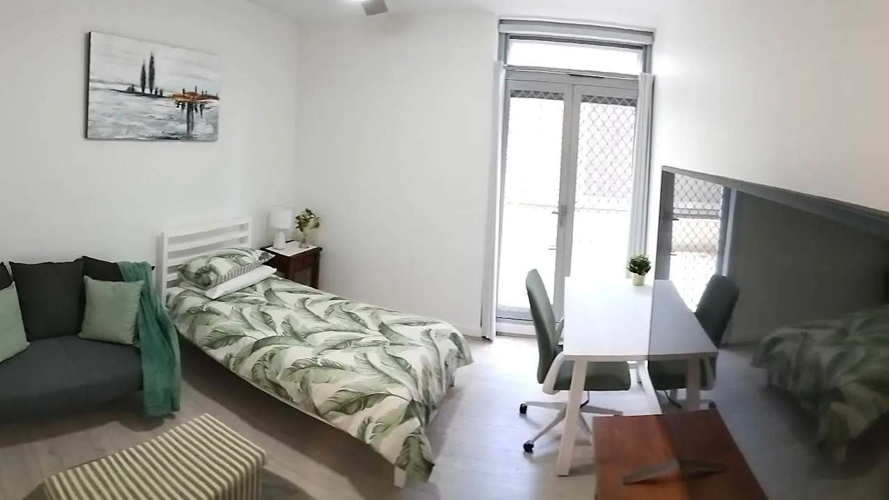 Furnished room with ensuite in a flatshare