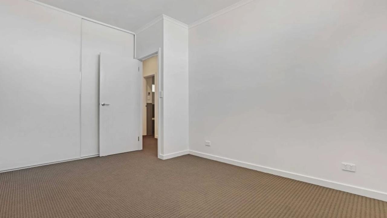 Unfurnished room with own bathroom