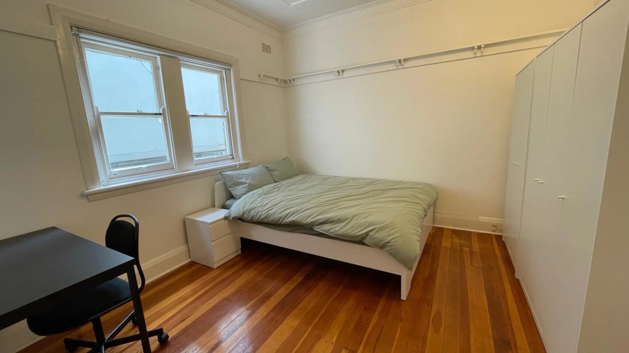 Furnished room in a flatshare