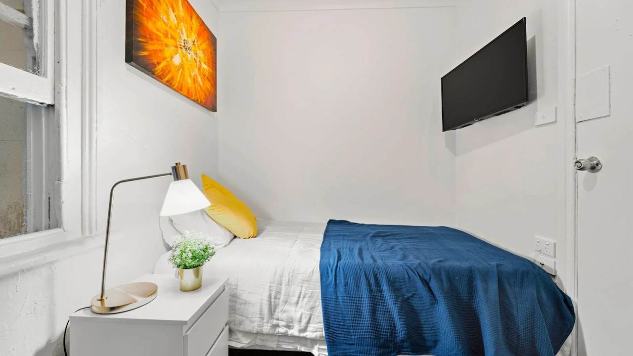 Furnished room in a flatshare