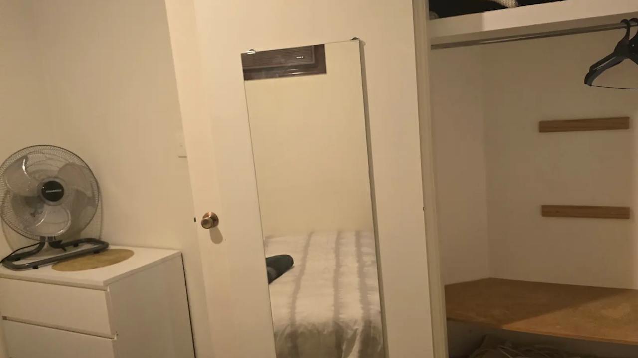Room in a share house