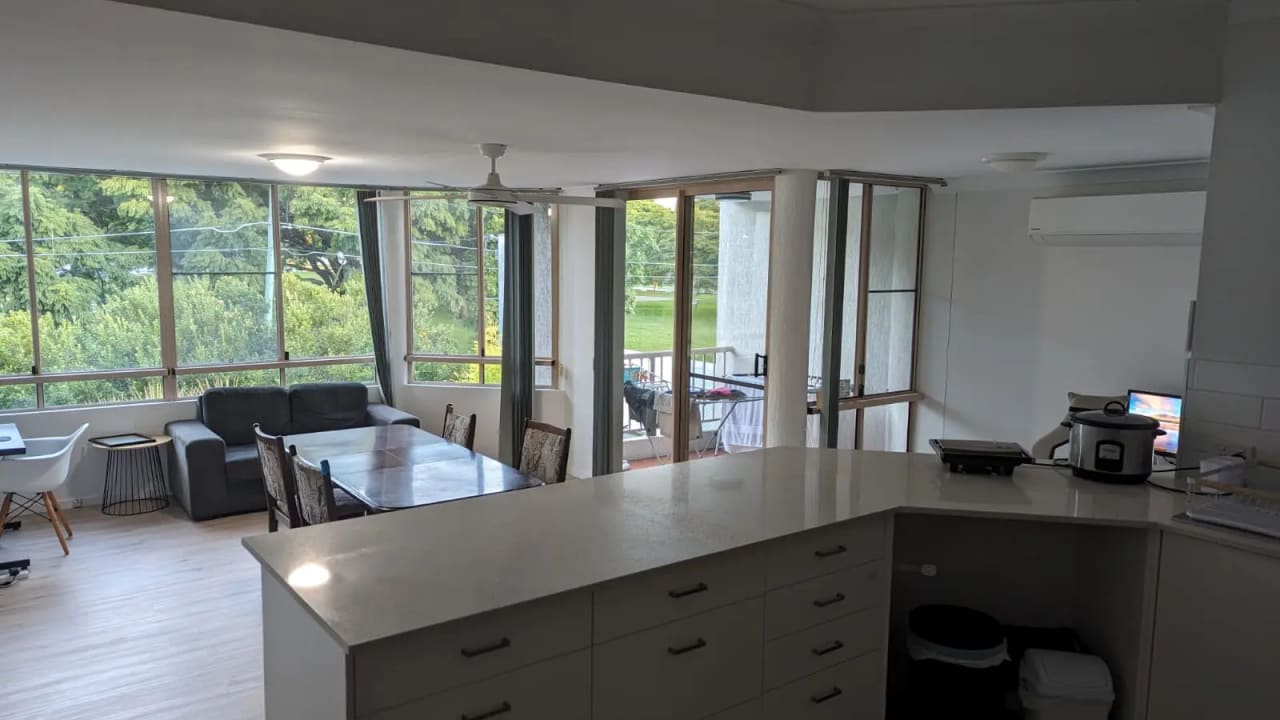 Furnished room in a flatshare