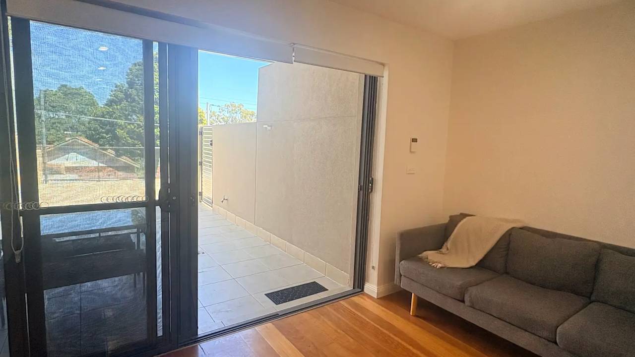 Whole property with 2 rooms for rent