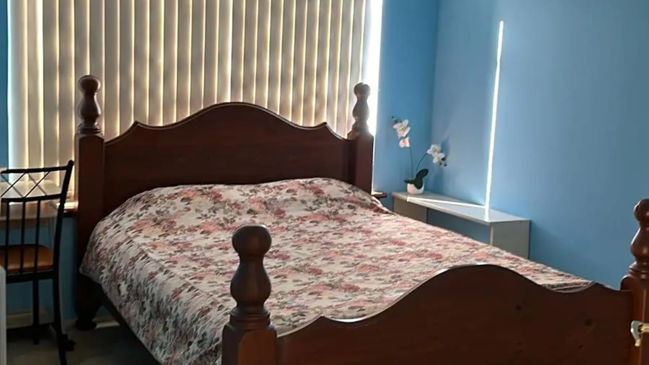 Furnished room in a share house