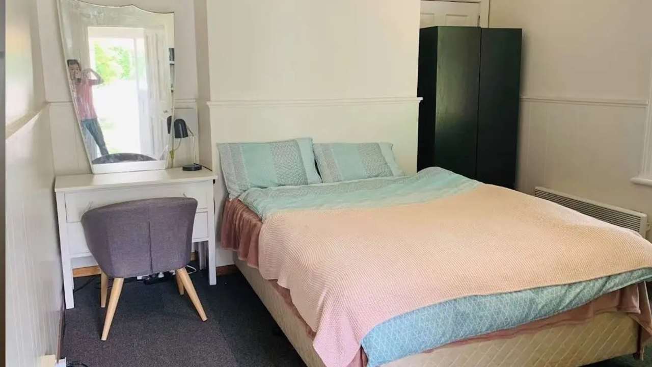 Furnished room with ensuite in a flatshare
