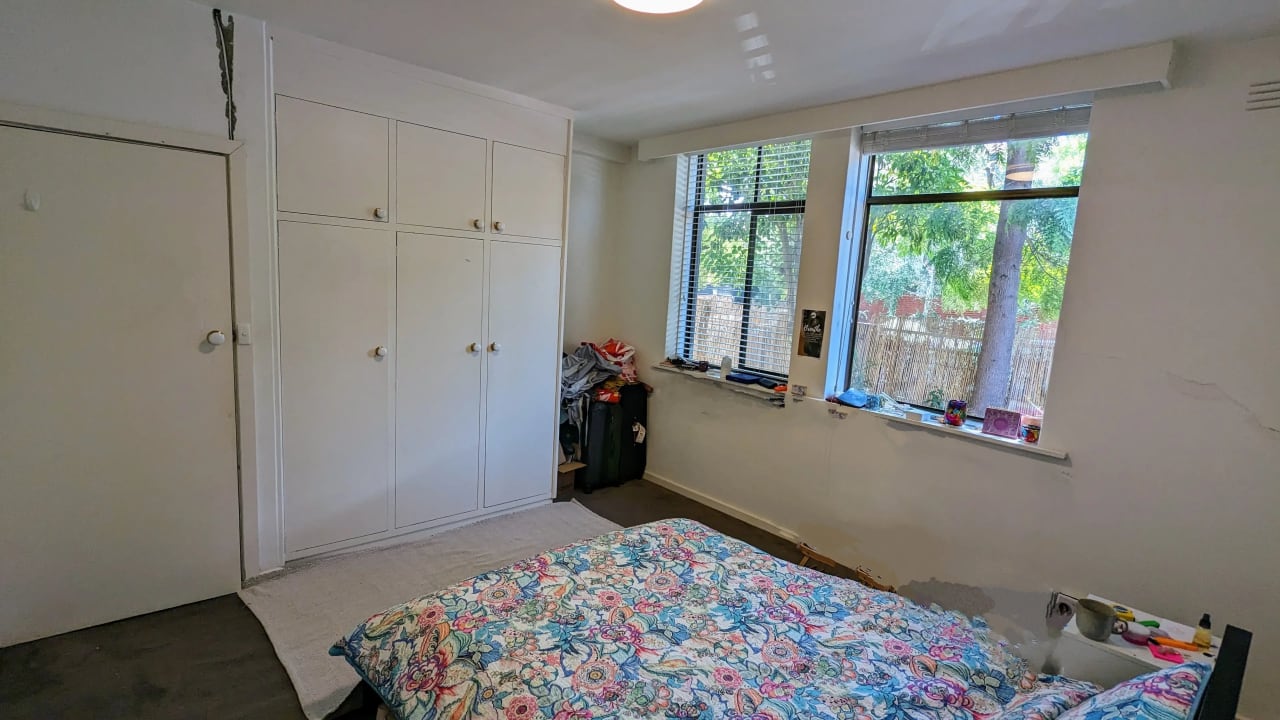 Furnished room in a flatshare