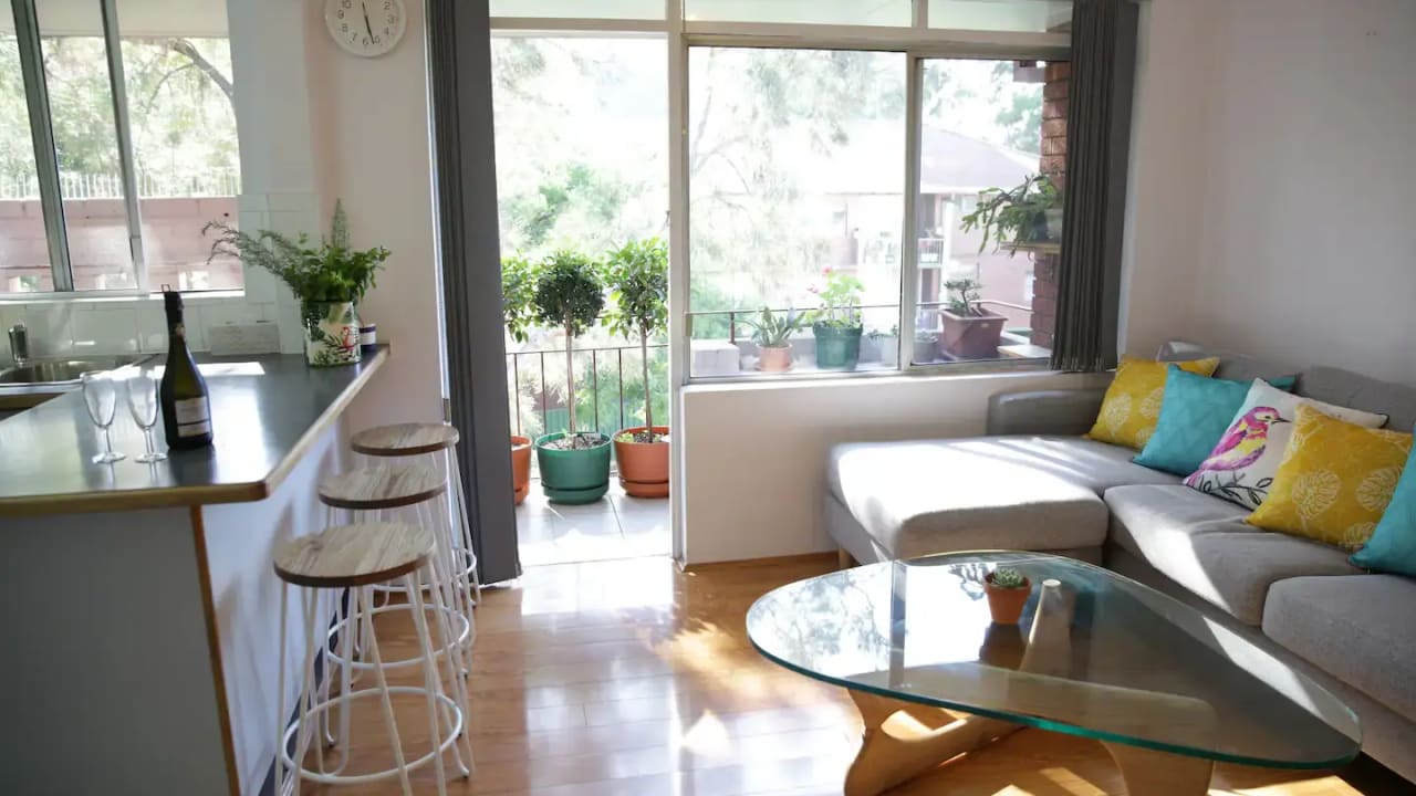 Furnished room in a flatshare