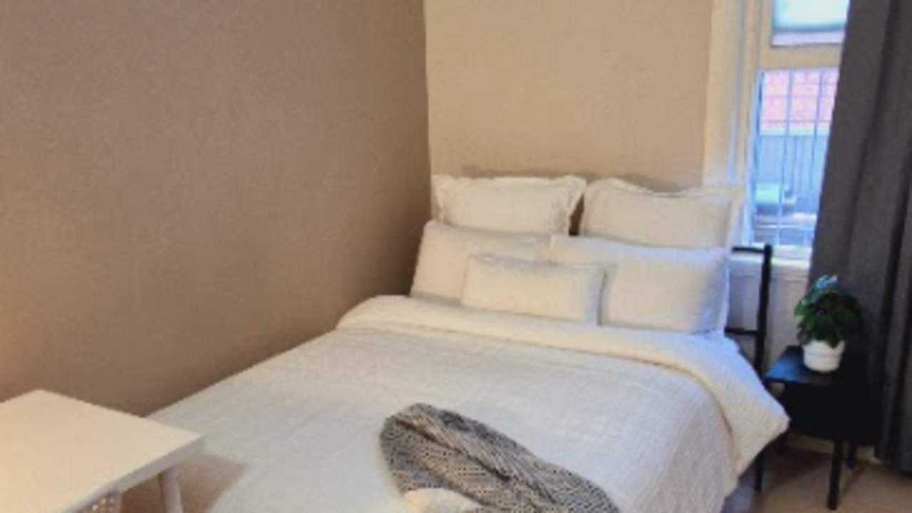 Furnished room in a flatshare