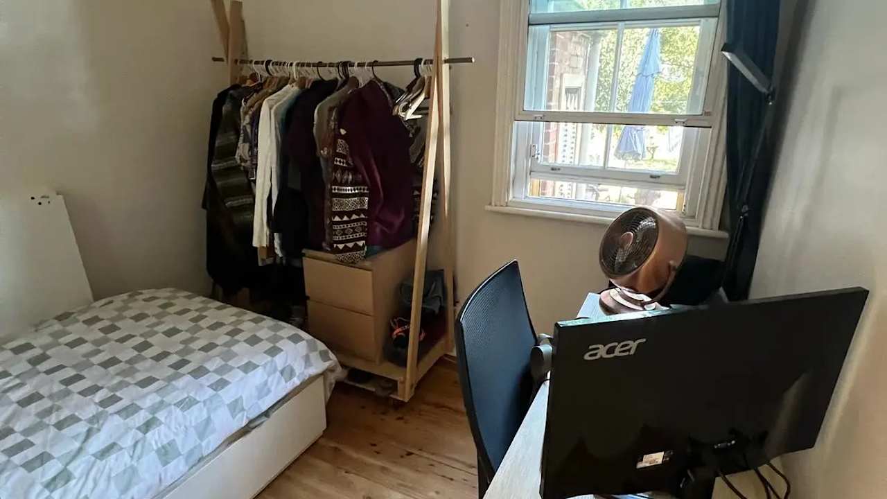 Furnished room in a share house