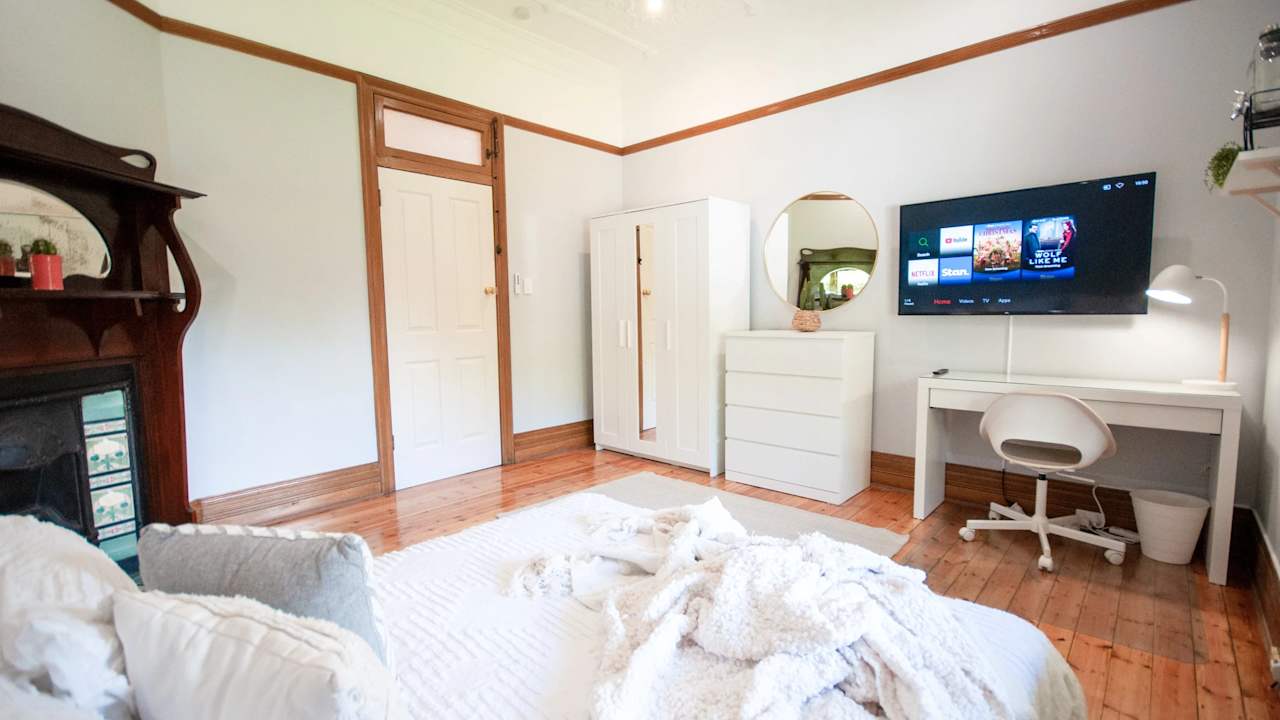 Furnished room in a share house