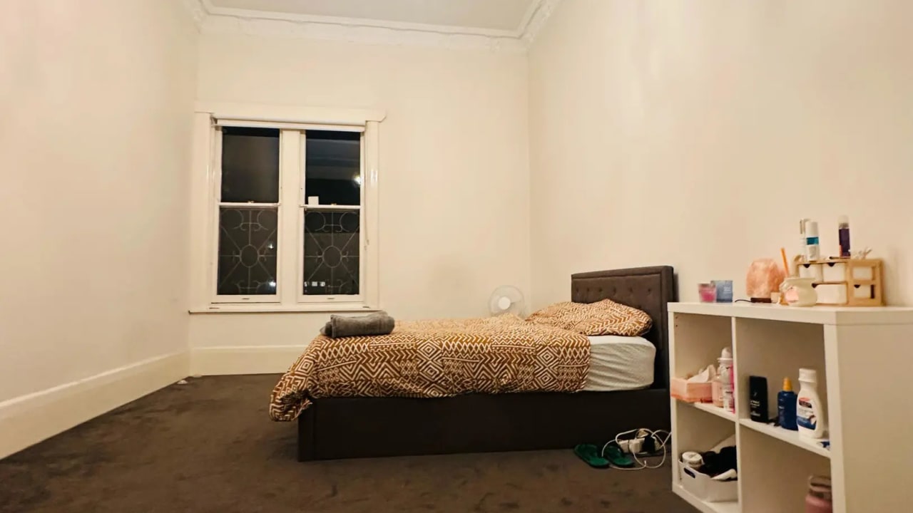 Room in a share house