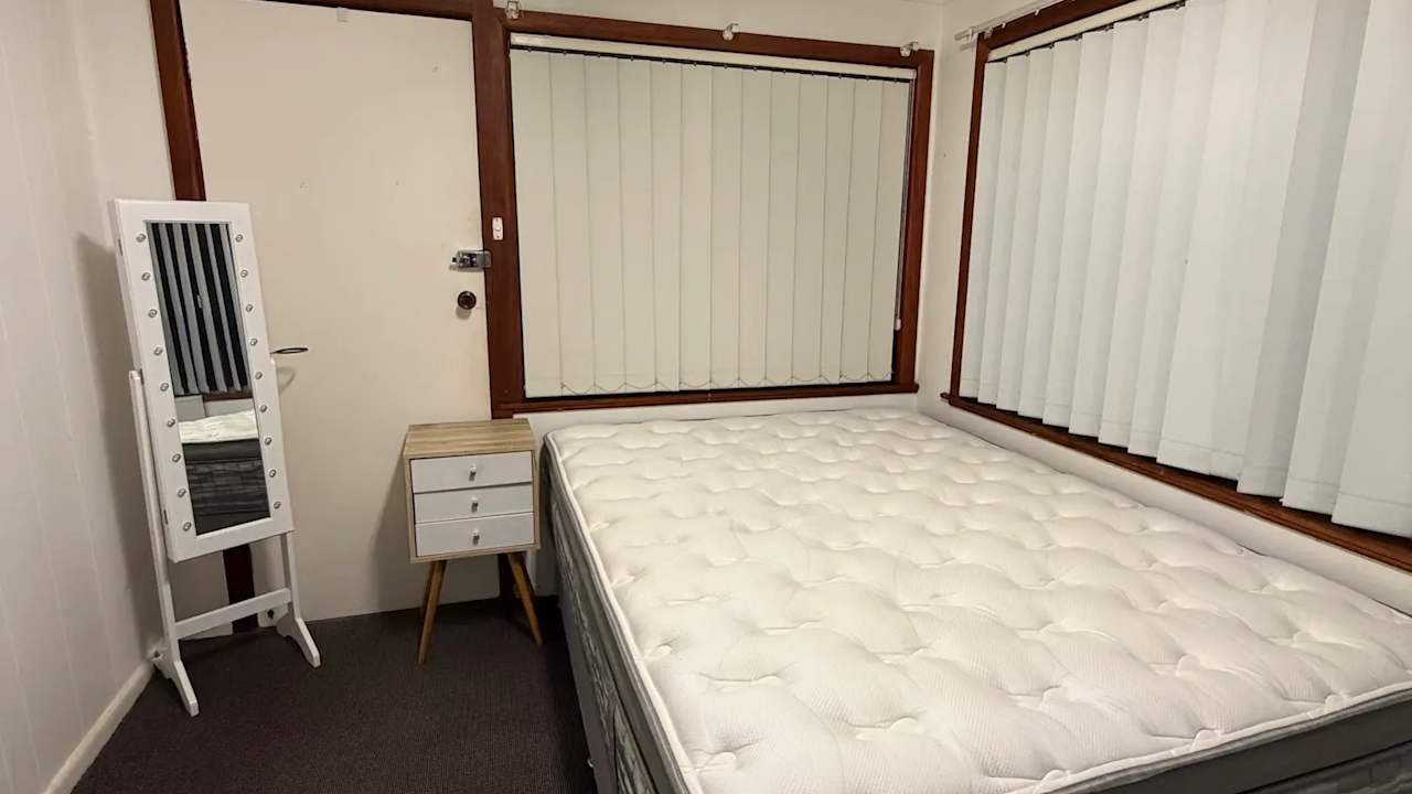 Room in a share house