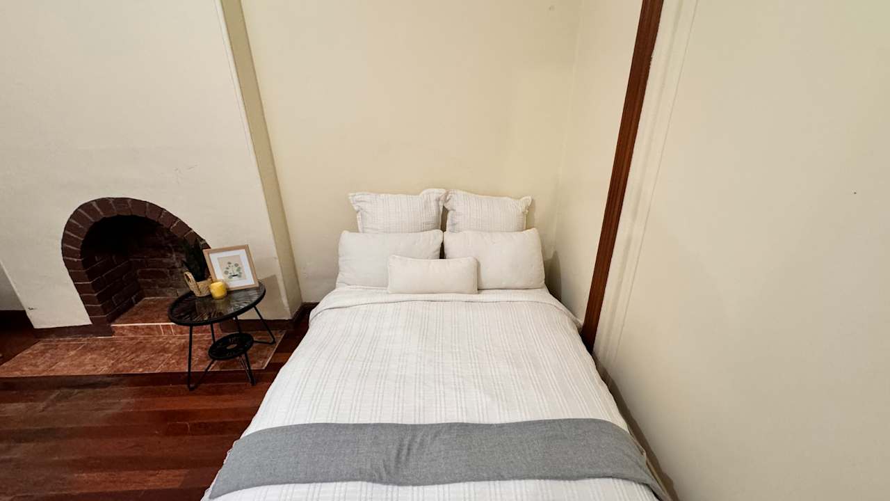 Furnished room in a share house