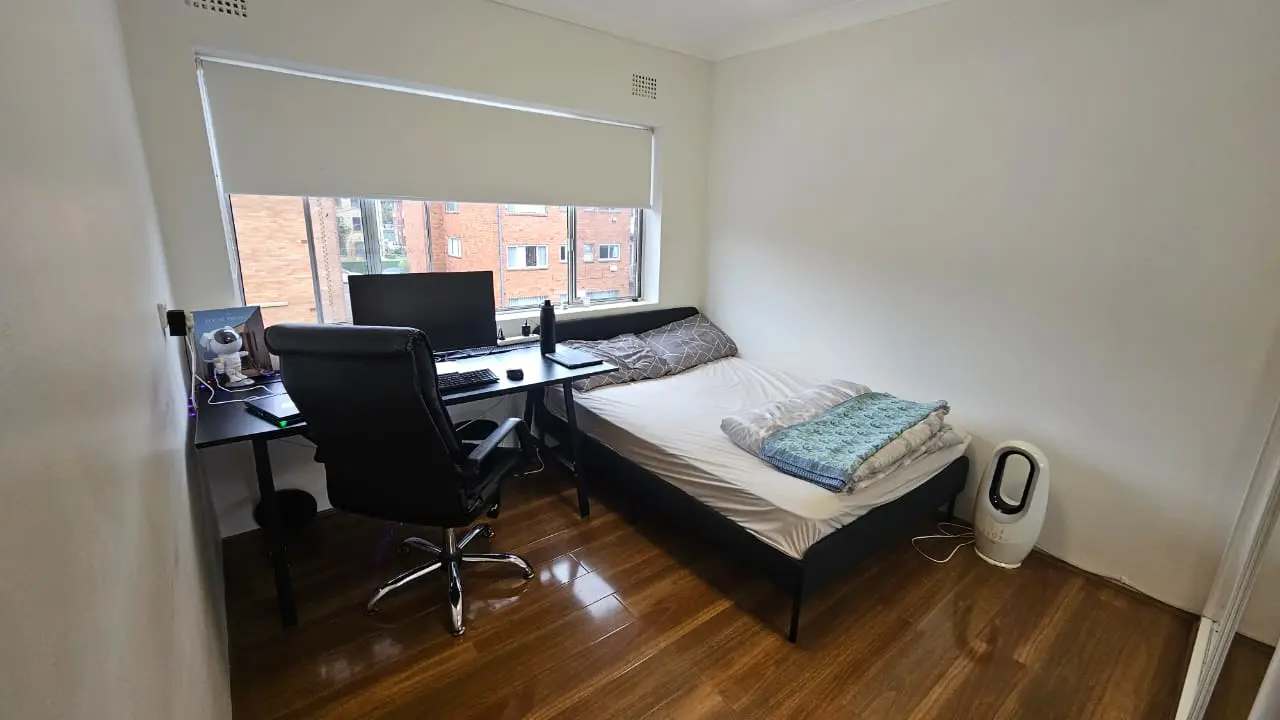 Furnished room in a flatshare