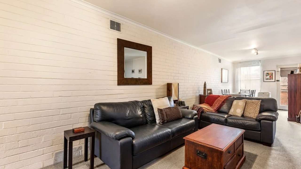 Whole property with 2 rooms for rent