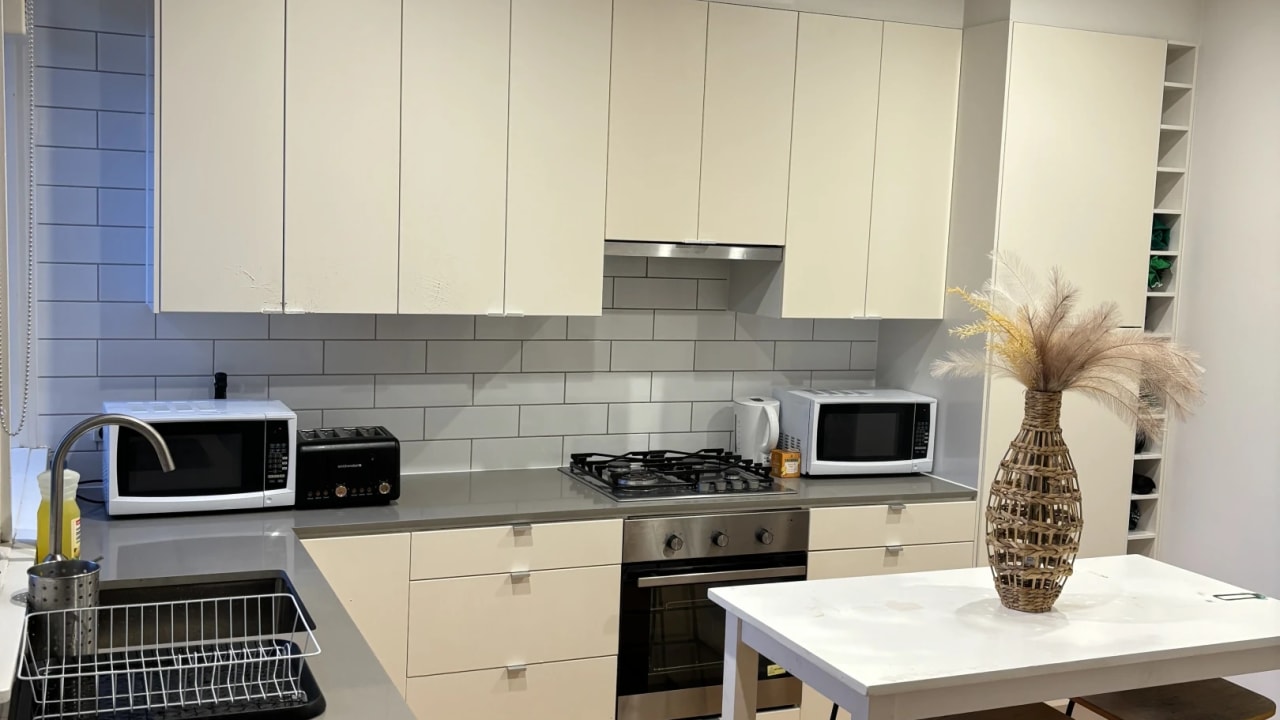 Furnished room in a flatshare