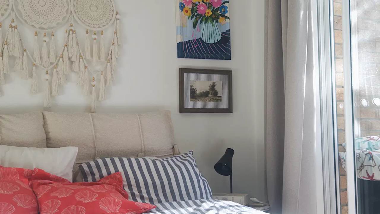 Furnished room in a share house