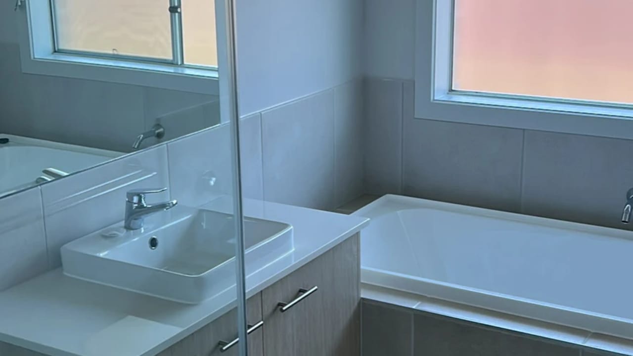 Unfurnished room in a share house