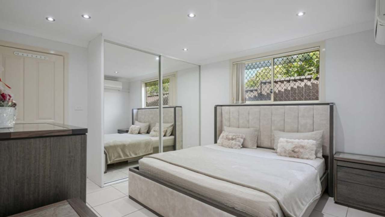 Room in a share house