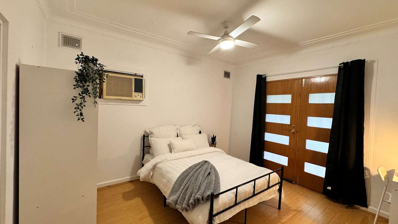 Furnished room in a share house