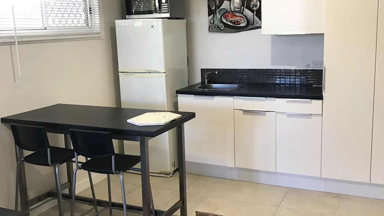 Unfurnished room studio flat for rent