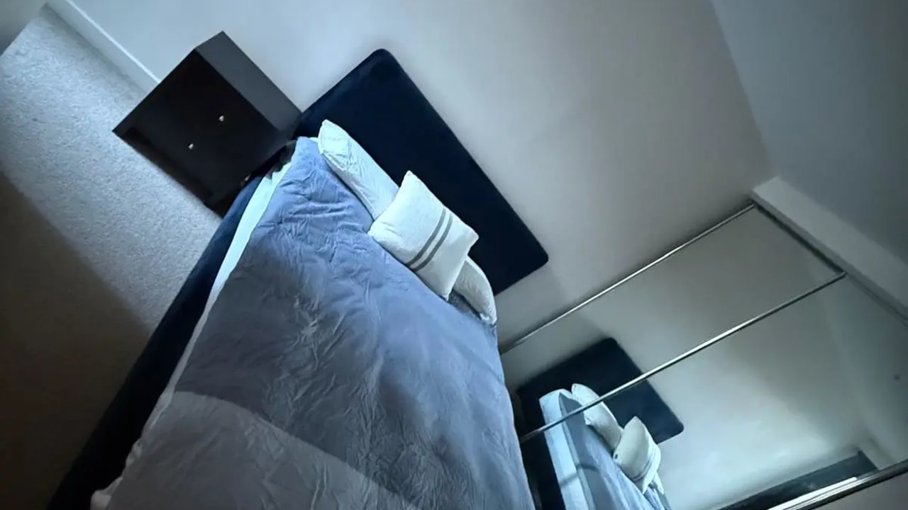 Furnished room with own bathroom