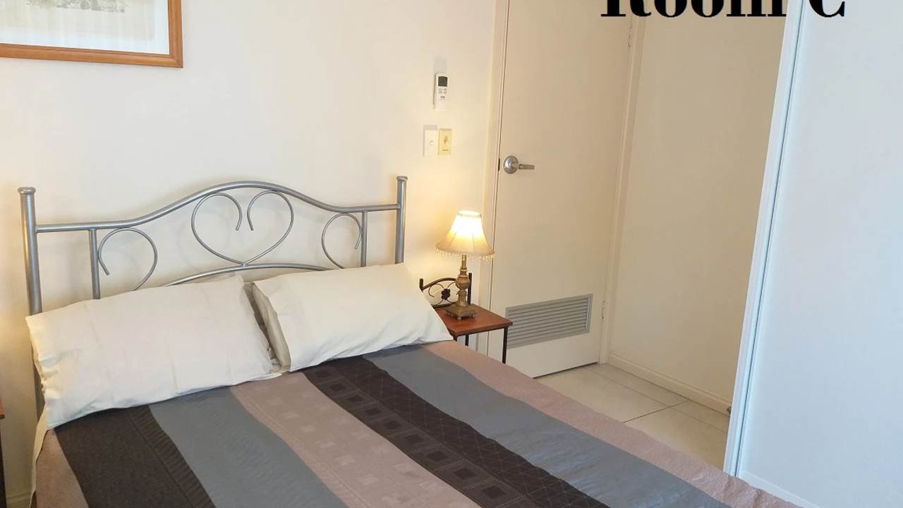 Furnished room in a flatshare
