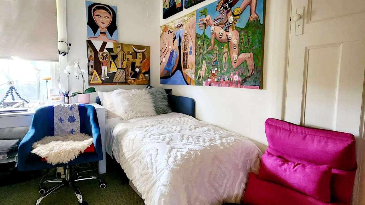 Furnished room in a share house